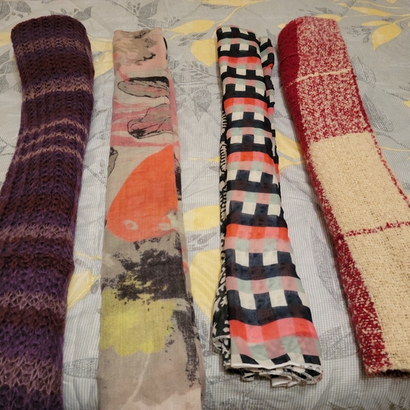 WINTER SCARVES - Picture 2 of 8